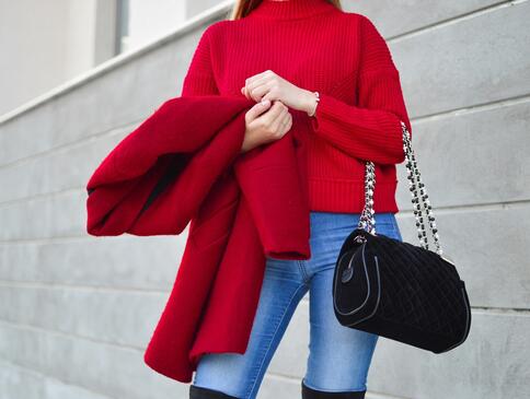 Texture Stacking: The Minimalist Trick That Makes Any Outfit Look Expensive