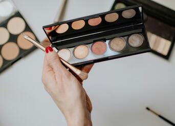Barrier-Safe Glow: Makeup That Heals While It Conceals
