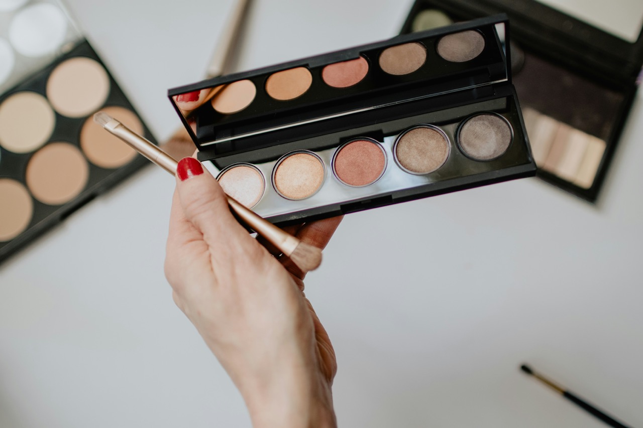 Barrier-Safe Glow: Makeup That Heals While It Conceals